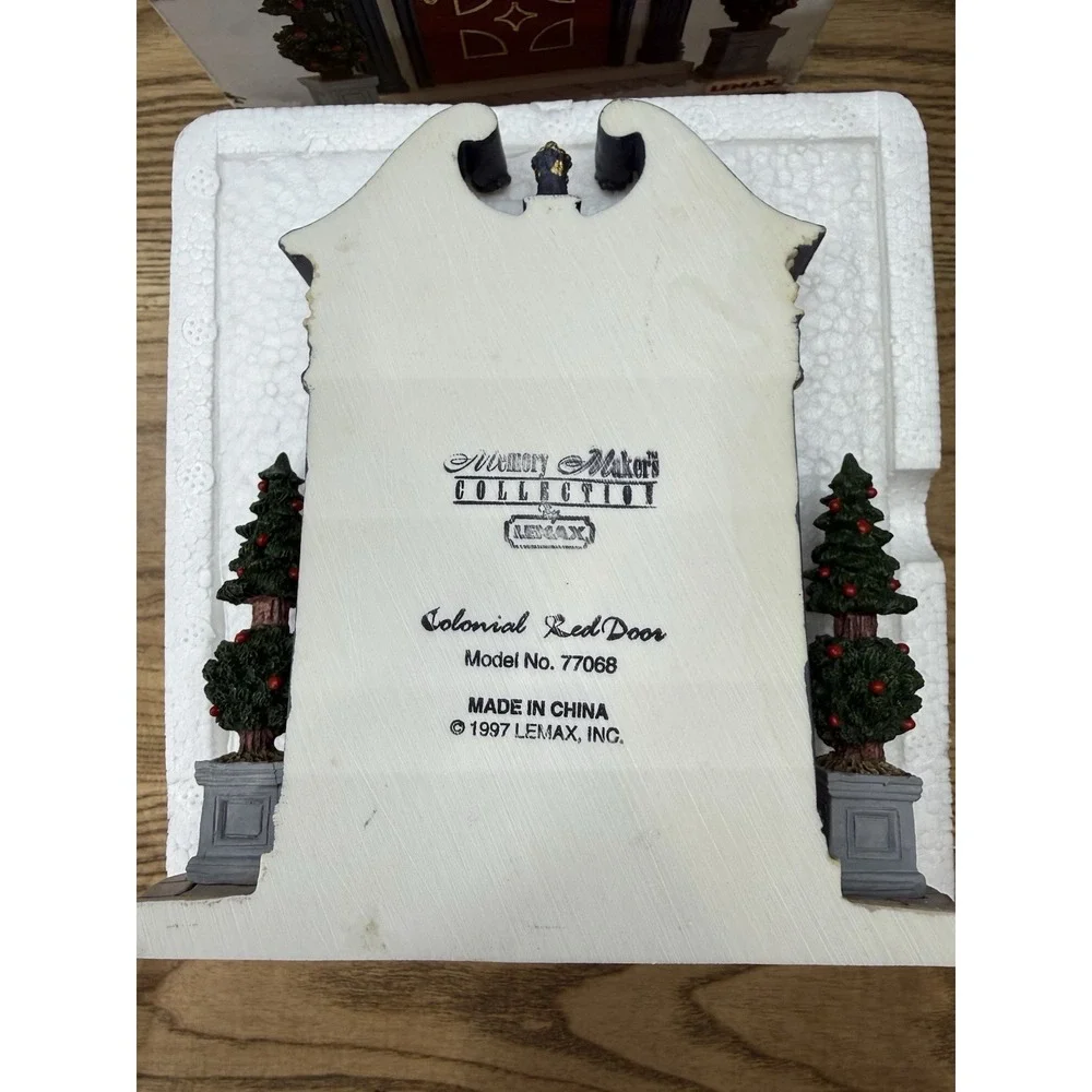 Lemax Christmas Village Memory Makers Colonial Red Door Boxed Vintage Xmas 77068